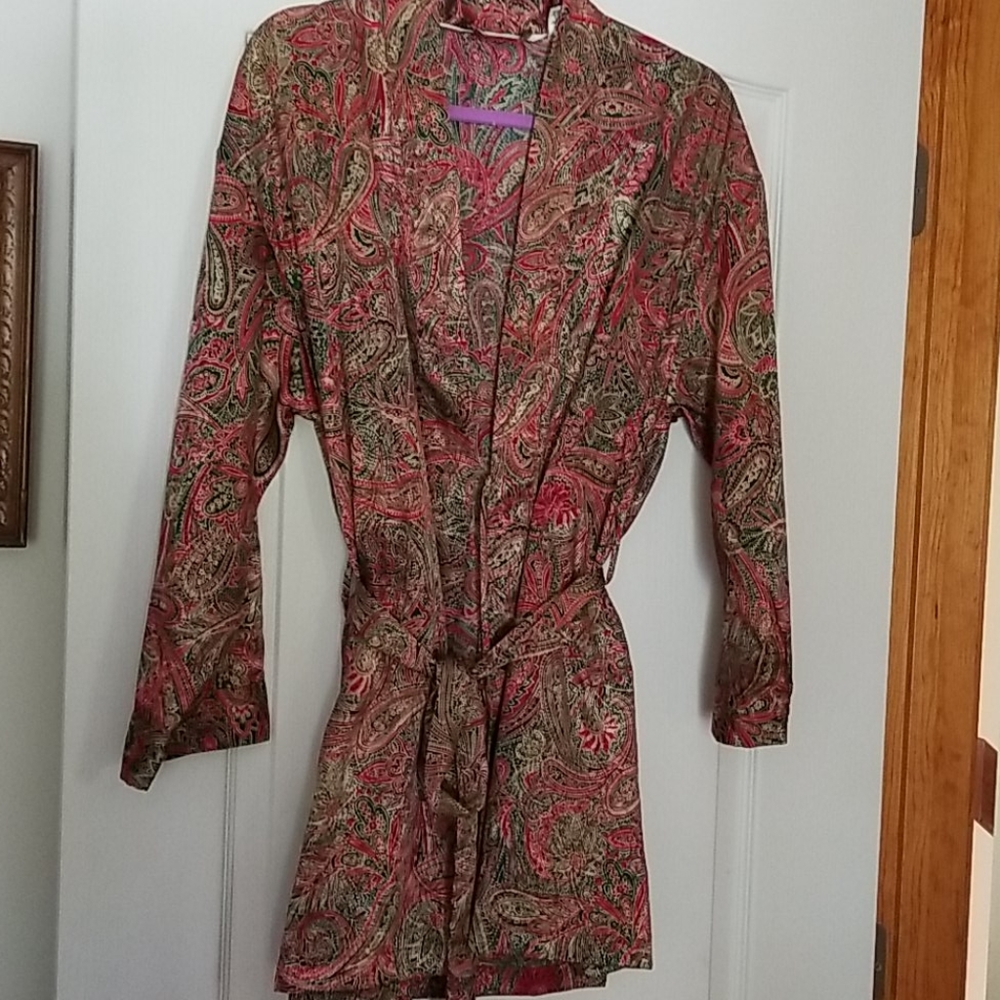 Ladies short robe